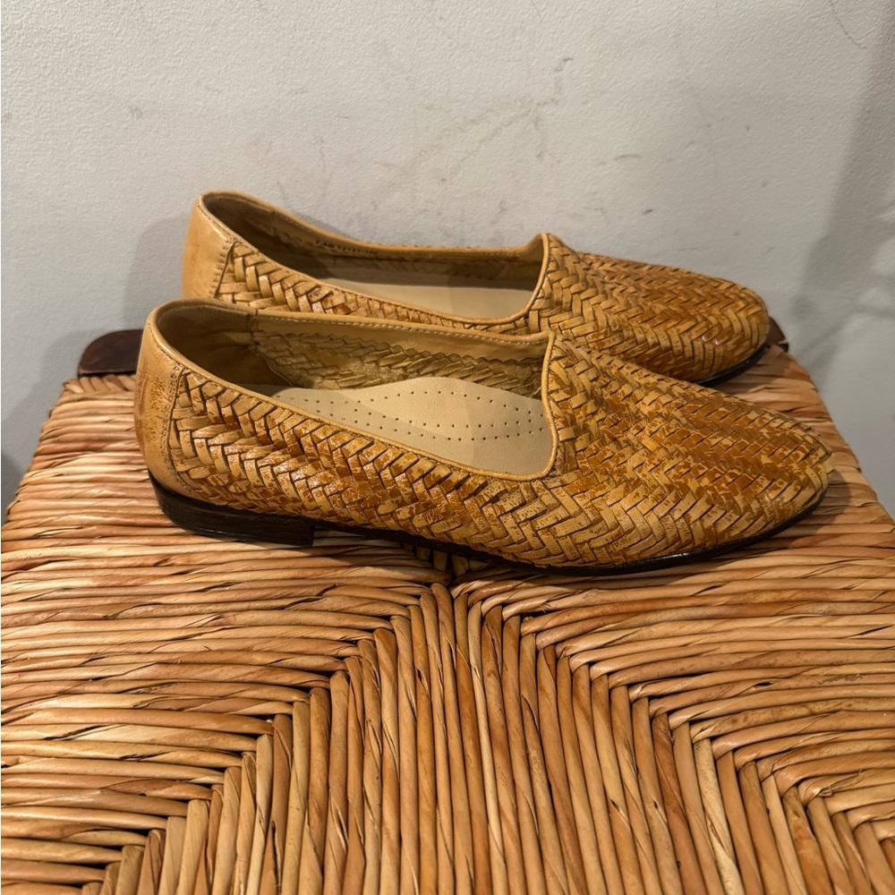 Women’s Trotters Woven Tan Flats Size 7.5 - Picture 3 of 4